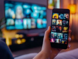 illustratie van tv kijken via IPTV-app op tv of smartphone