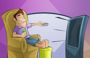 Gezin kijkt samen ip television op flatscreen met popcorn en drankjes